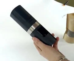 New Popular Plastic Spice Herb Grinder Battery Operated Automatic Salt and Pepper Grinder for Cooking 